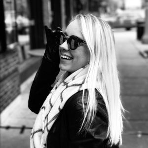 Meet your Posher, Alexis 🖤